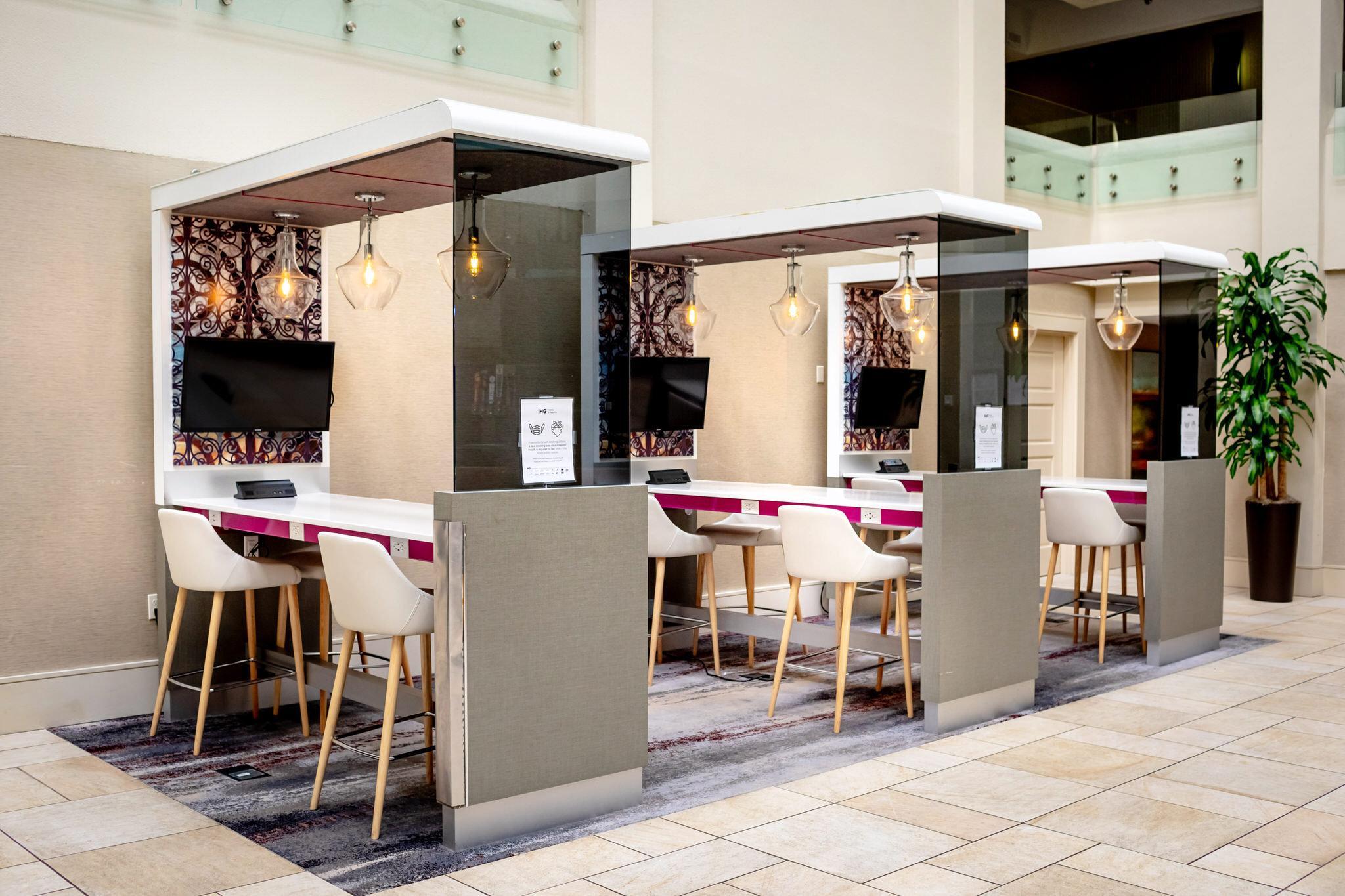 Crowne Plaza Charleston By Ihg 4*